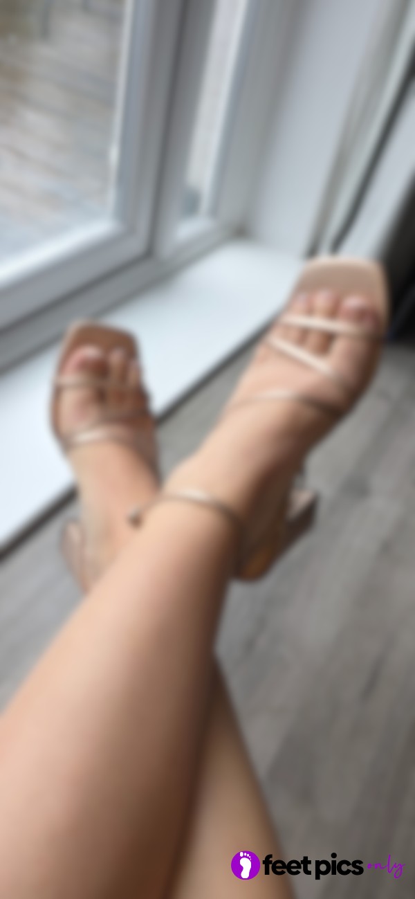 French Tipped Toes In Heels 👠