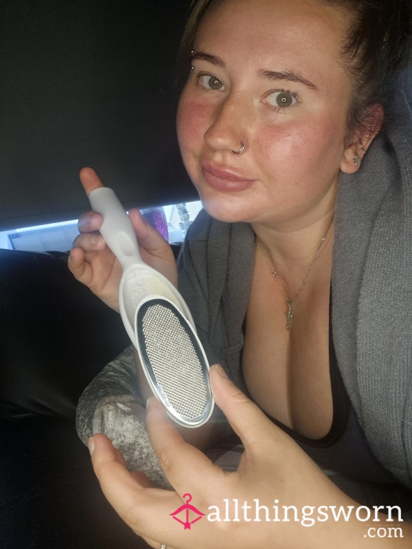 Fresh Foot Dust Buffing Feet
