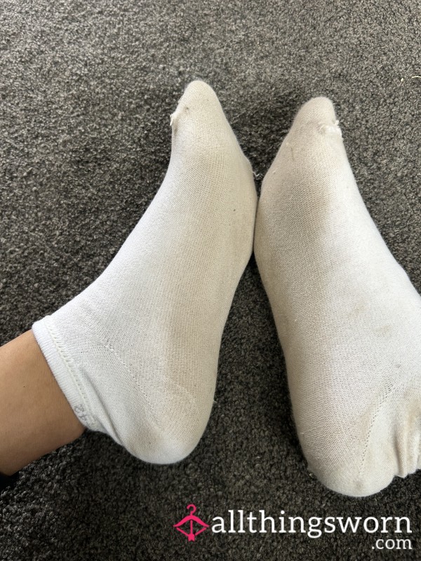 Fresh Off My Feet 😋  4-Hour Worn White Ankle Socks – Gym & Gardening