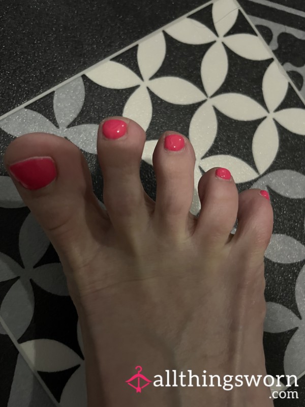 Fresh Pedicure 🦶🏻6x Photos