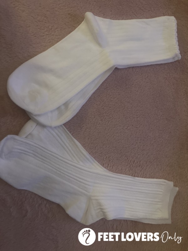 Fresh White 🧦 Ready For Wears 👣