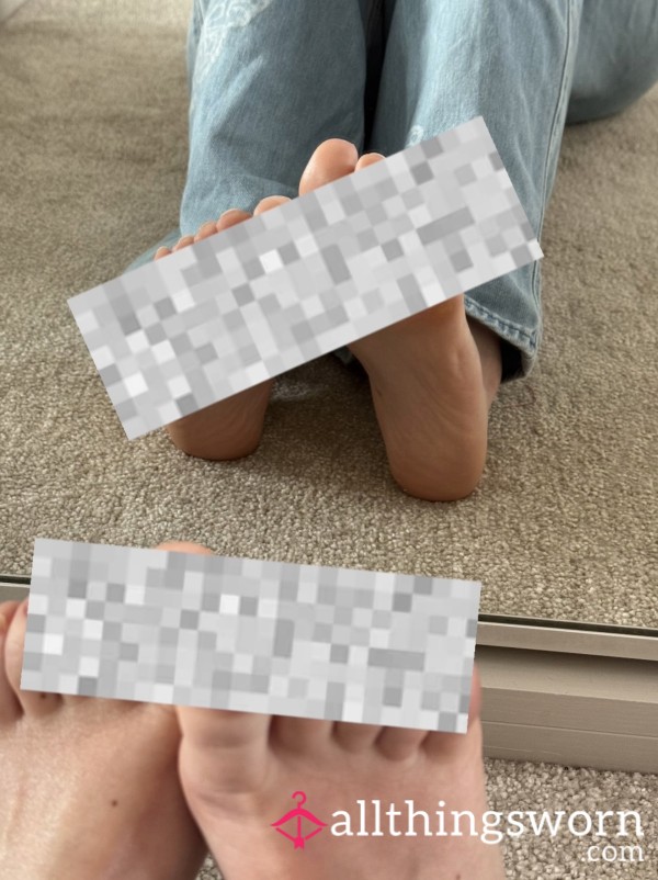 Freshly Oiled Feet (toes & Soles)