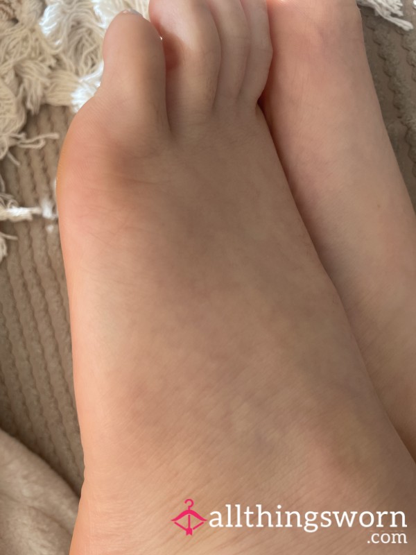 Freshly Painted Toes🤍