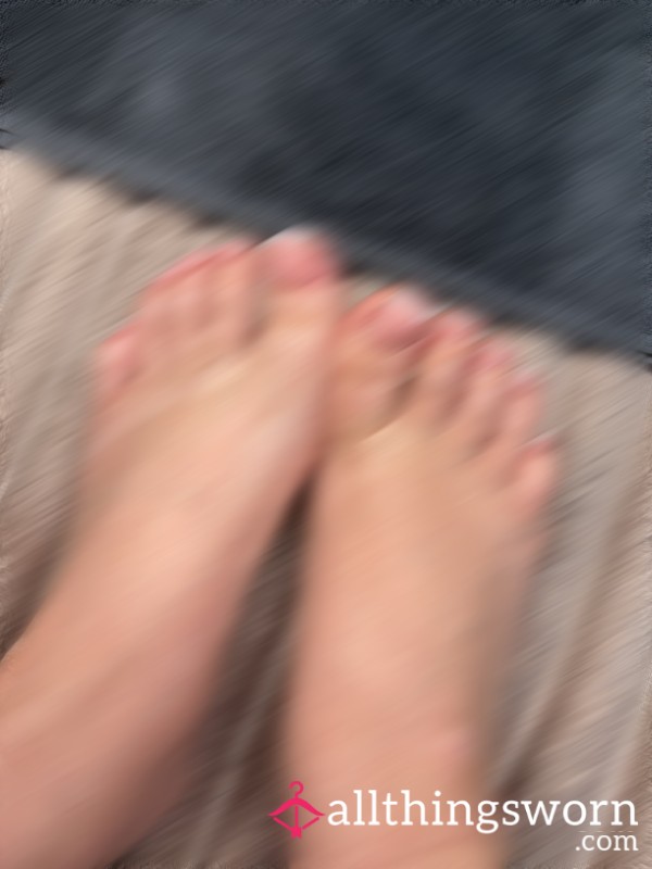 Freshly Painted Toes 😍💅🏻