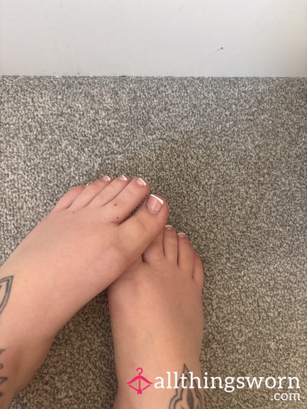 Freshly Pedicure Toes! Lovely French Tip, Suggestions Welcome 😌😙