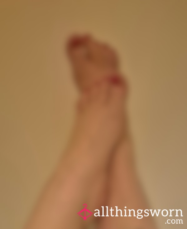 Freshly Polished Toes 🩷