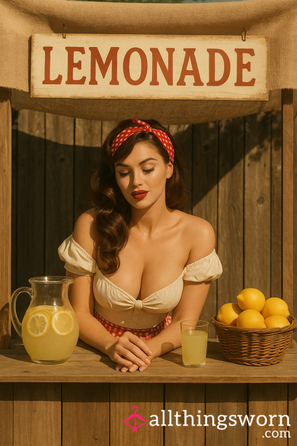 Freshly Squeezed Lemonade😉🍋💦