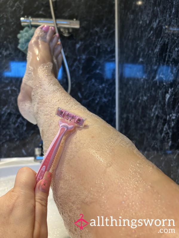 Freshly Used Razor 🪒 Just For You 💋
