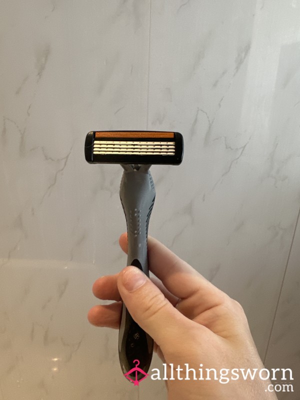 Freshly Used Well Loved 4 Blade Razor 🪒
