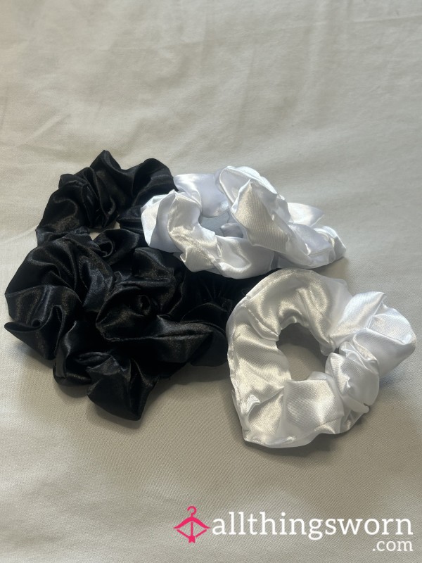 Freya’s Secret Scrunchie 💋