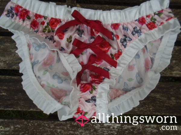 🌸🌸Frilly, Flor*l Panties🌸🌸