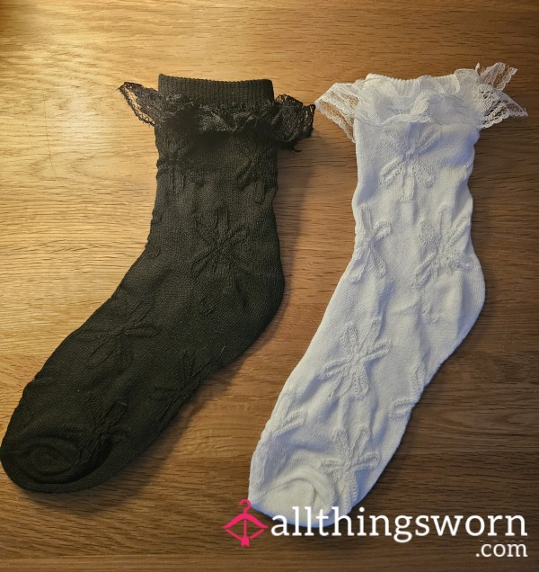 🖤 FRILLY SOCKS 🤍 Black & White Ankle Socks With The Perfect Lace Frill 👣