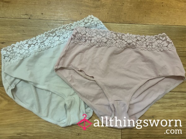 Full Back With Lace Detail On The Front 💋