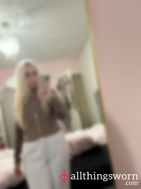 Fully Clothed Pictures 😌