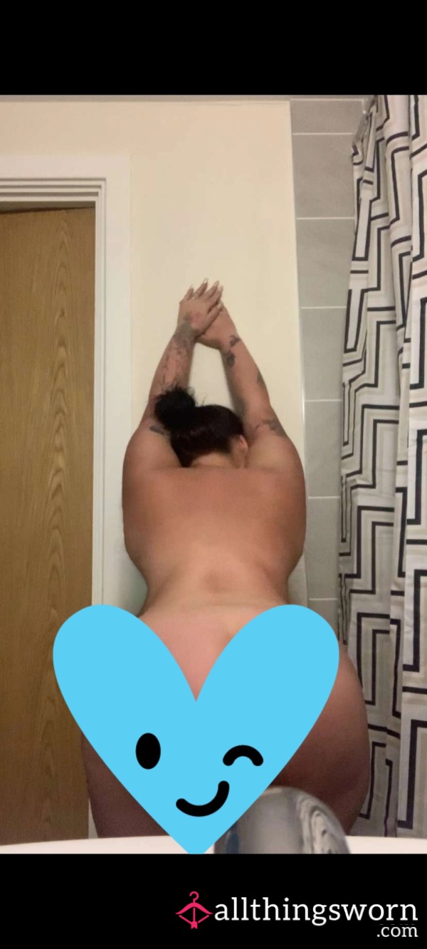 Fully Nude HUGE A**😍