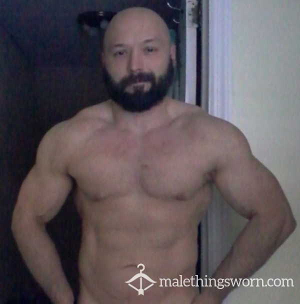 Fully Nude Masterbating With Money Shot!