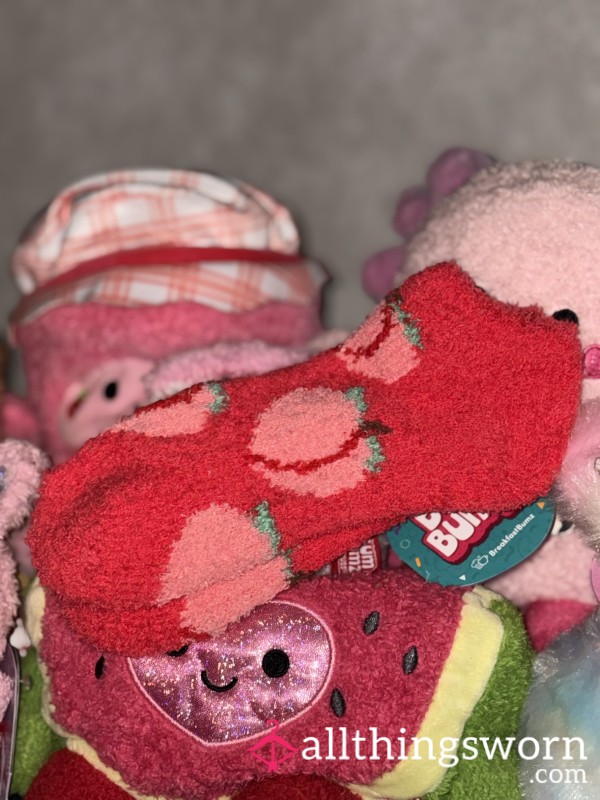 FUZZY ANKLE HEIGHT PEACH SOCKS