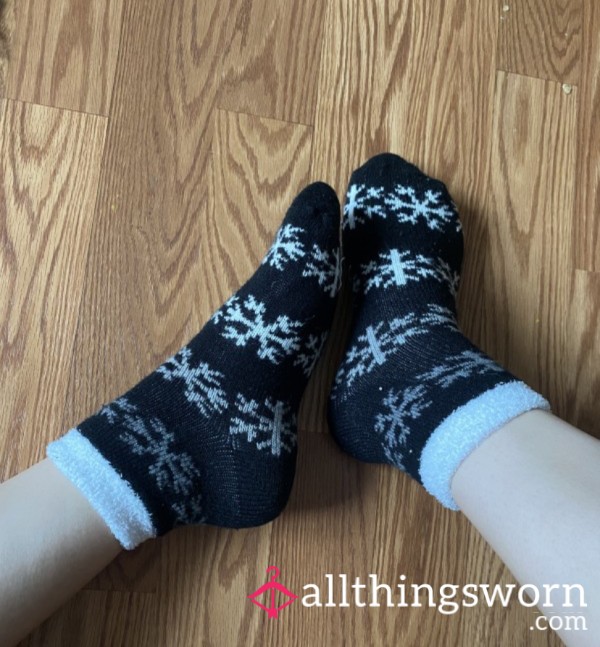 Fuzzy Holiday Snowflake Socks Acailable For Wear