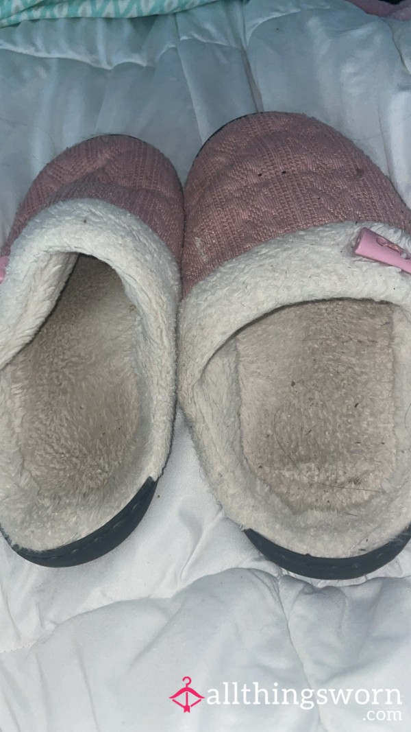 Fuzzy Pink Slippers🩷