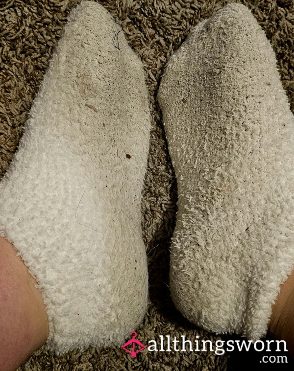 Fuzzy White Socks! 🧦🧦--ON HOLD