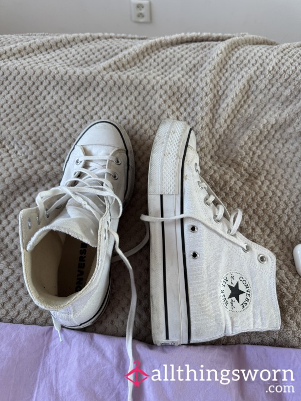 Gedragen Witte Schoenen