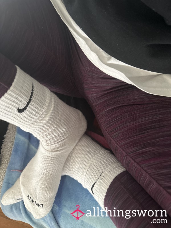 Get A P**k At Some Little Piggies In Dirty Nike Socks!