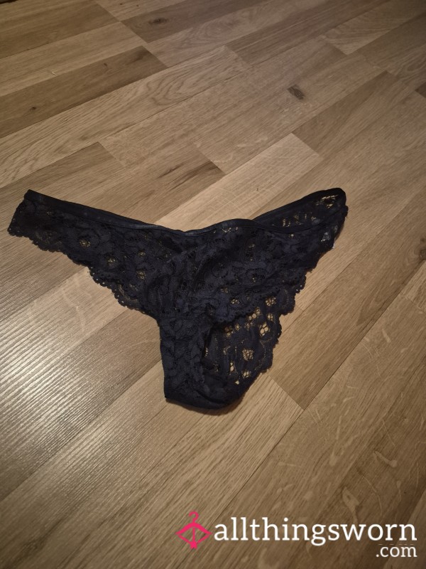 Getragenes Dunkelblaues Höschen