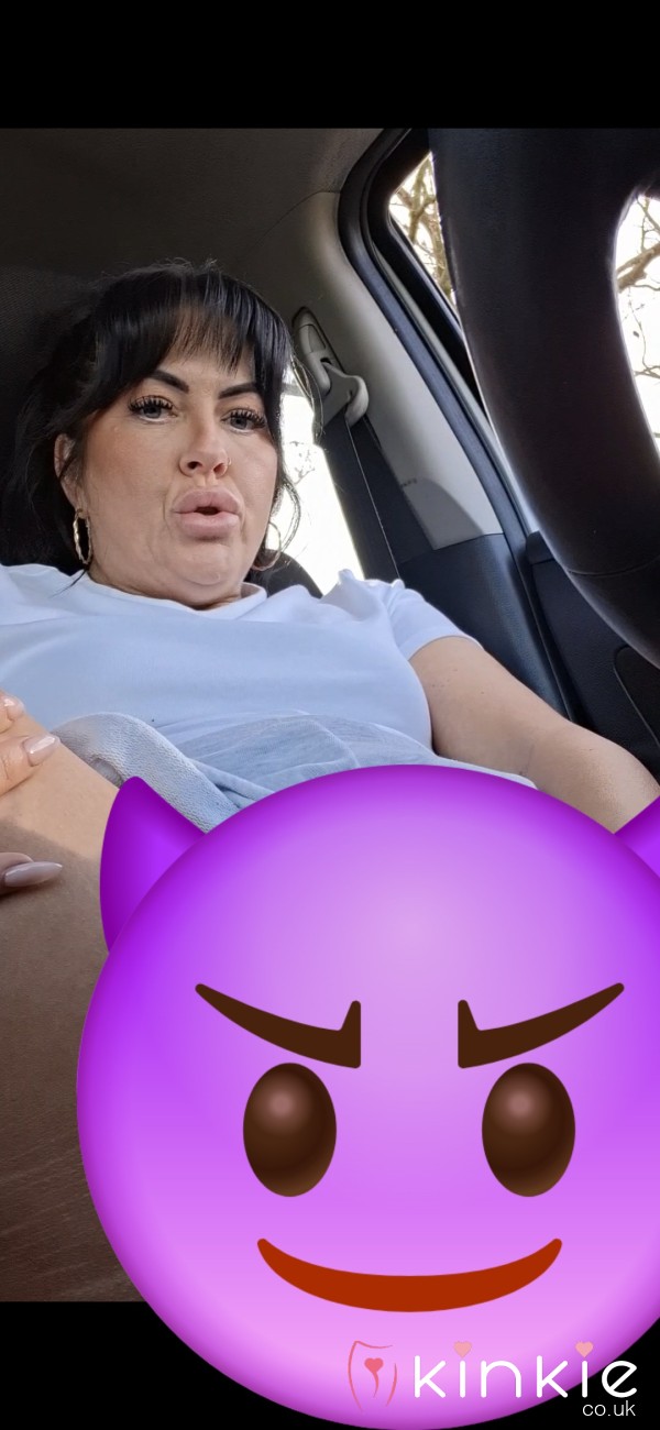 Getting Myself Off With Di**o In Public Carpark Windows Down And Workman In Digger Right Behind Me 👀🤭😈