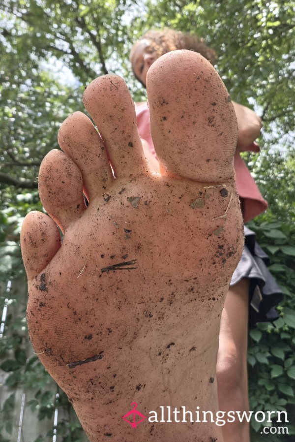Giantess Dirty Feet (non-nude) With Face