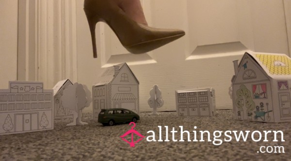 Giantess - Hovering Above Your Tiny World