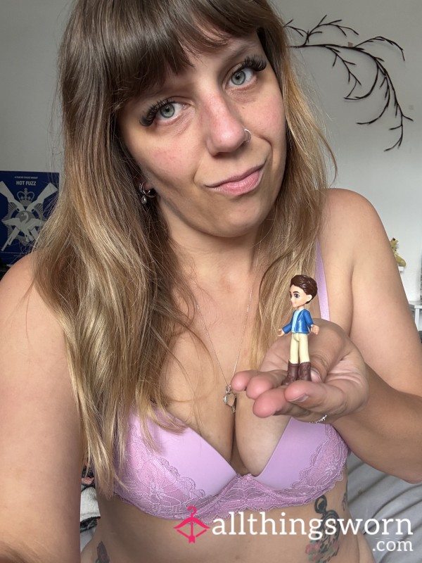Giantess Let’s You Explore Her Body
