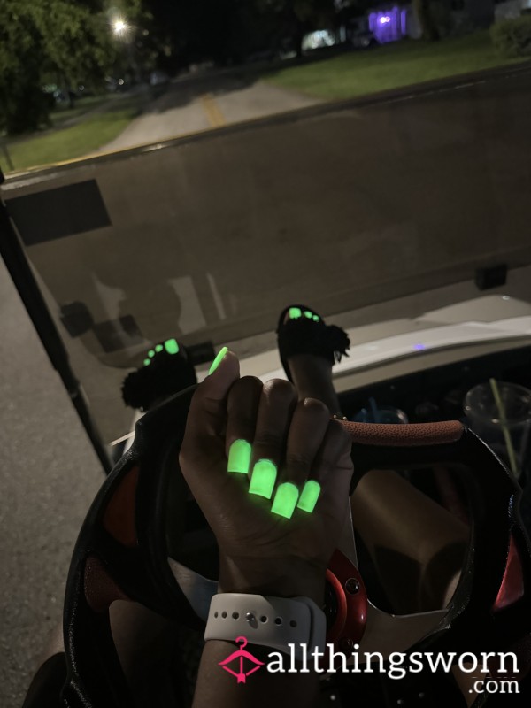 Glow Toes
