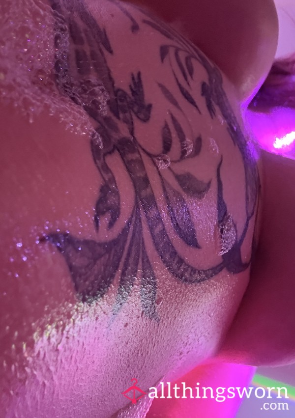 Glowy Bath Nudes🛁🌈