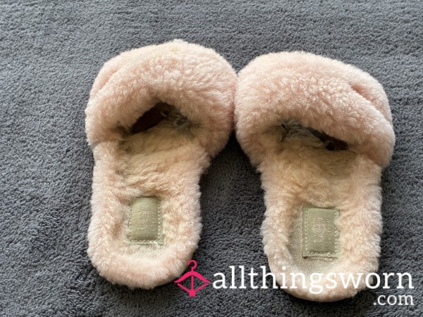 *SOLD* GMKs Ugg Slippers