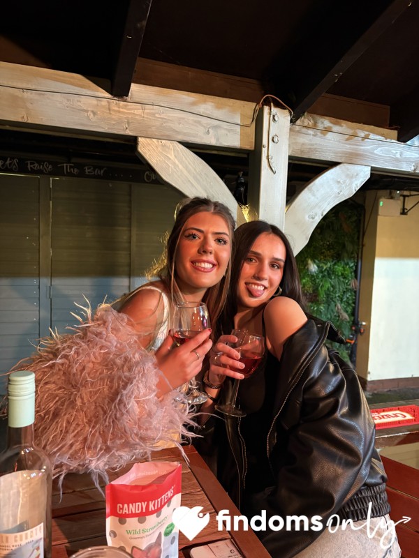 Goddess Drinks With Her Gfs 🍸🥂🍾