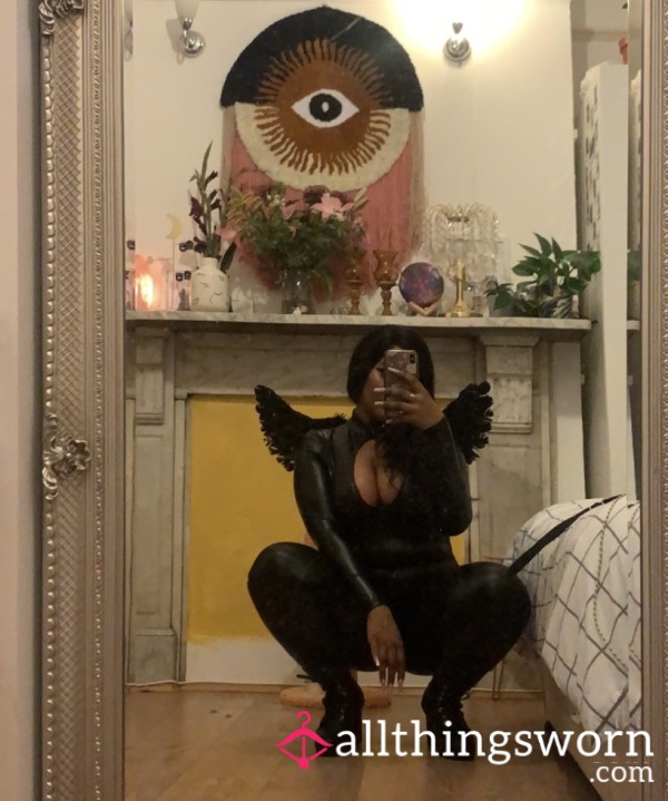 🐈‍⬛ Goddess In Tight Leather Catsuit 🐈‍⬛