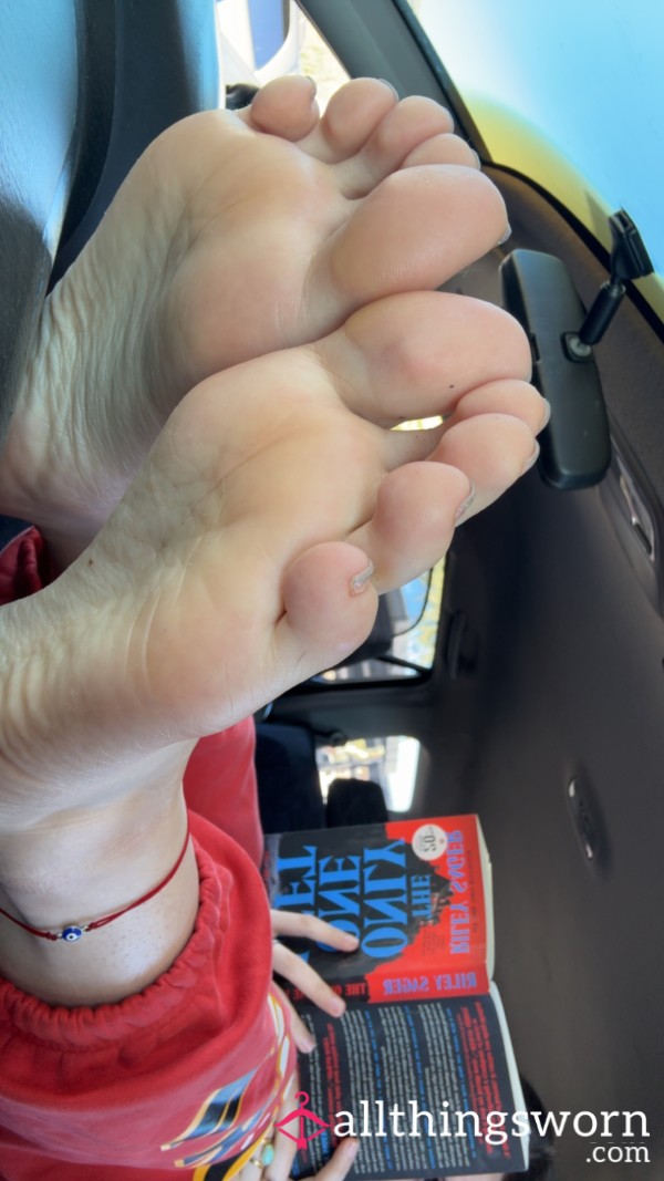 Goddess KJ Foot Ignore 5 Mins