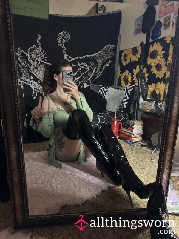 Goddess KJs Sm0king Session/foot Worship/degrading JOI