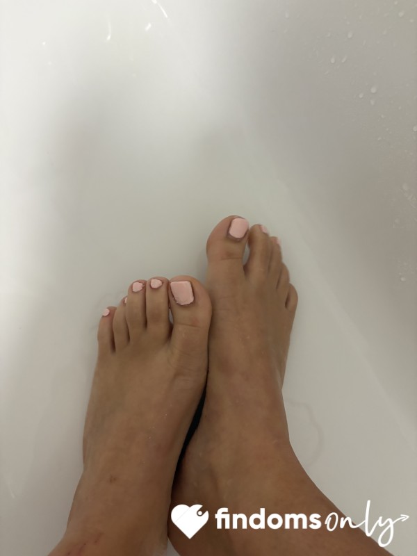 Goddess Pretty Little Feet 😇