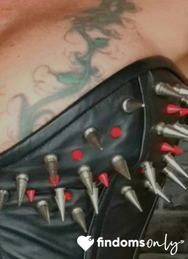 Goddess Tigi's Hour Gla** Figure In A Leather/Spike Corset...