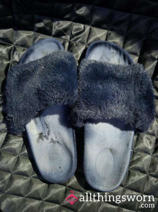 Goddess Tigis Worn, Navy Bue, Slippers