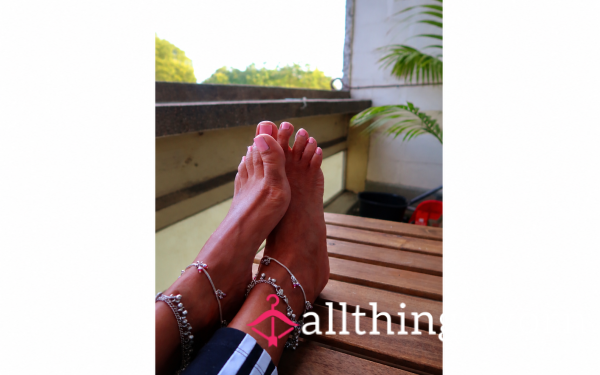 Private Virtual Feet Session With Goddess Tootsie®