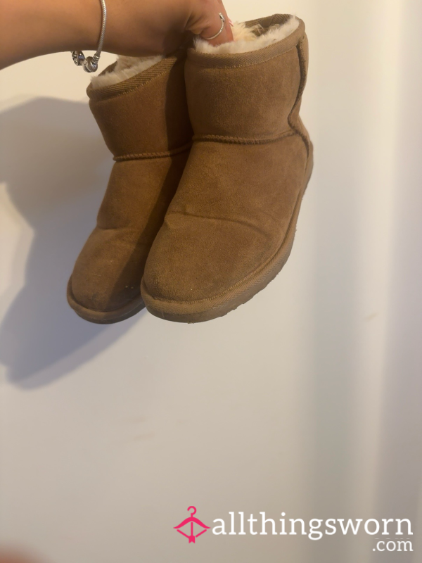 🤎 Goddess’ Well-Worn Cosy Boots 👢