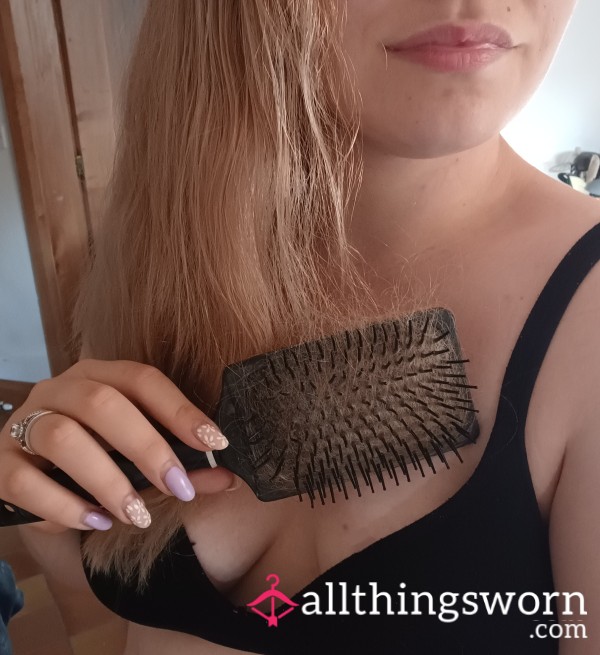 Goddesses Hair Brush (contents)