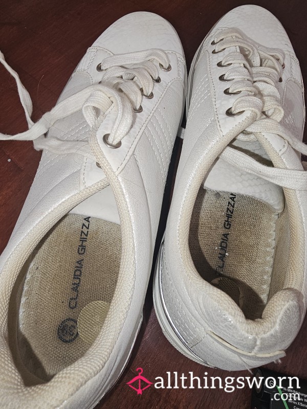 Goddesses Stinky..dirty ..old Trainers ☠️