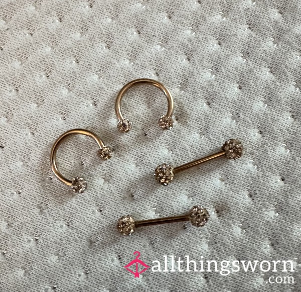 ✨ Gold Crystal Nipple Ring Set – Luxe, Worn & Dripping In Desire