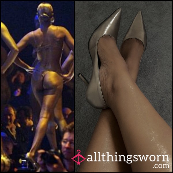 Grab This Offer Before I Change My Mind. Gold Heels, Overly Worn Dancing On Stage With Kanye West At The 2006 Brit Awards - Gold Digger