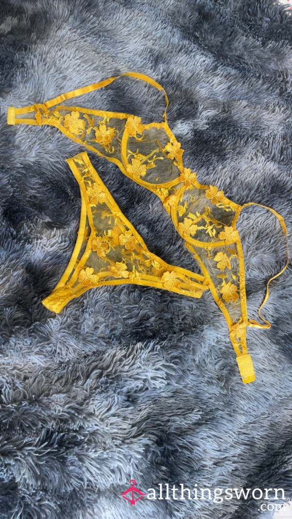 Golden Flowers 🚿🚿💦💦😏