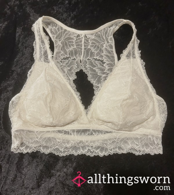 Gorgeous, Lacy Winter-white Bralette