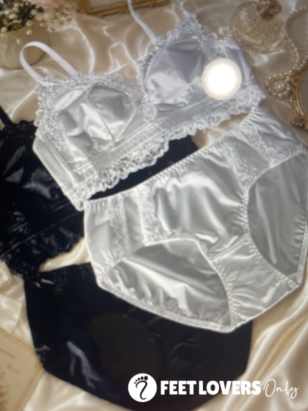 Gorgeous Satin Vintage Two Piece Sets Black Or White $50 Apiece With Shipping If You Want Both Two For 90 With Shipping XxL